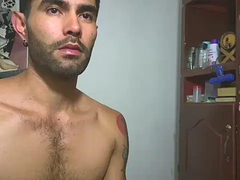 hideonbush051 online show from January 9, 2:47 am