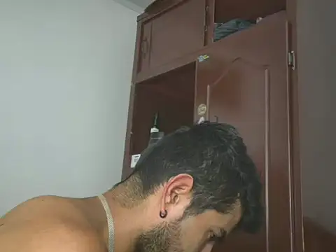 hideonbush051 online show from March 6, 12:45 pm