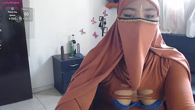 Snapshot of Aaliyah_brown chatting on January 26, 1:58 pm Aaliyah brown online show from January 26, 1:58 pm