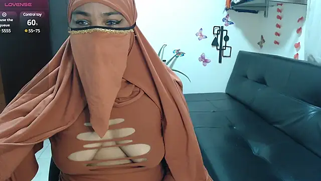 Snapshot of Aaliyah_brown chatting on March 6, 8:08 am Aaliyah brown online show from March 6, 8:08 am