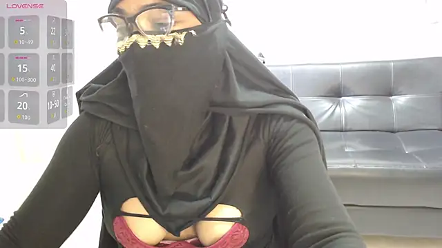 Snapshot of Aaliyah_brown chatting on September 18, 3:03 pm Aaliyah brown online show from September 18, 3:03 pm