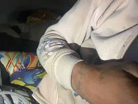 Snapshot of SlimeCrownzOut5 chatting on November 5, 12:16 pm SlimeCrownzOut5 online show from November 5, 12:16 pm