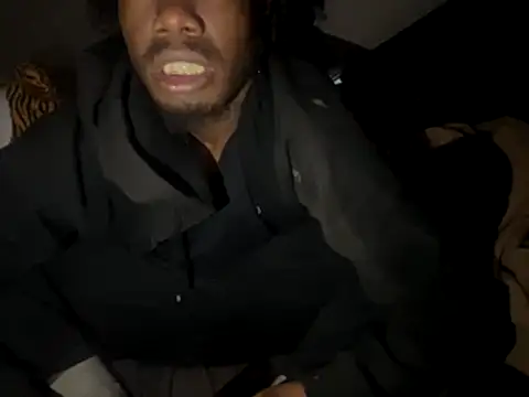 Snapshot of SlimeCrownzOut5 chatting on November 27, 1:24 pm SlimeCrownzOut5 online show from November 27, 1:24 pm