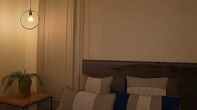 IrisBaker online show from February 2, 10:19 pm