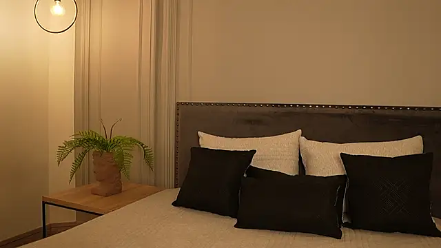 IrisBaker online show from February 4, 12:49 am