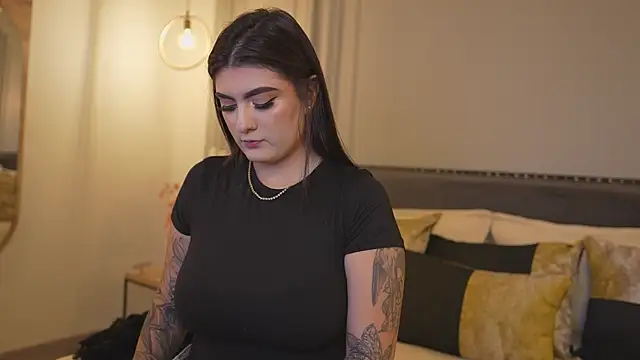 IrisBaker online show from March 2, 10:05 pm