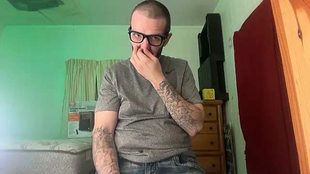 Snapshot of mebmeb24 chatting on February 5, 3:33 am mebmeb24 online show from February 5, 3:33 am