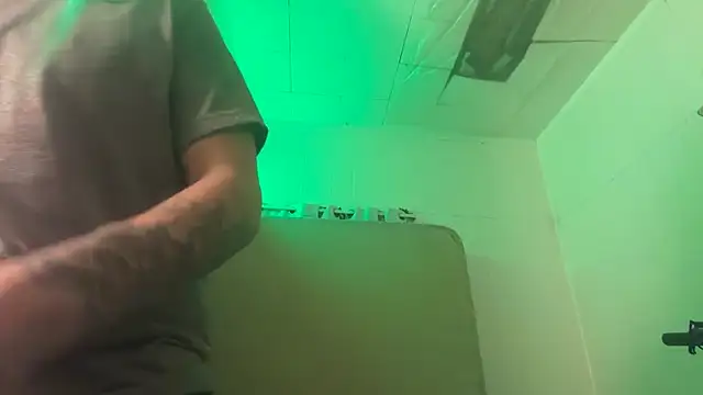 Snapshot of mebmeb24 chatting on February 8, 1:14 pm mebmeb24 online show from February 8, 1:14 pm