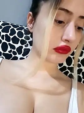 Snapshot of afrodizyak chatting on February 19, 1:17 pm afrodizyak online show from February 19, 1:17 pm