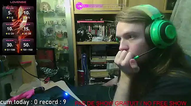 Snapshot of nicolasdumand21 chatting on December 13, 10:55 pm nicolasdumand21 online show from December 13, 10:55 pm