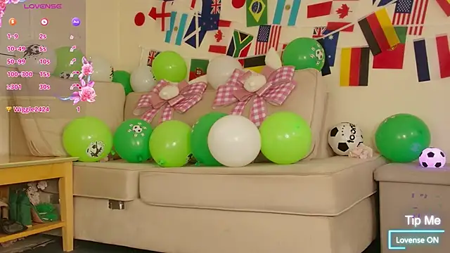 Snapshot of Milky_flexy_cat chatting on June 15, 2:52 pm Milky flexy cat online show from June 15, 2:52 pm