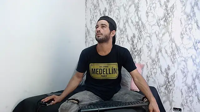 Moon and aaron online show from February 22, 3:40 am