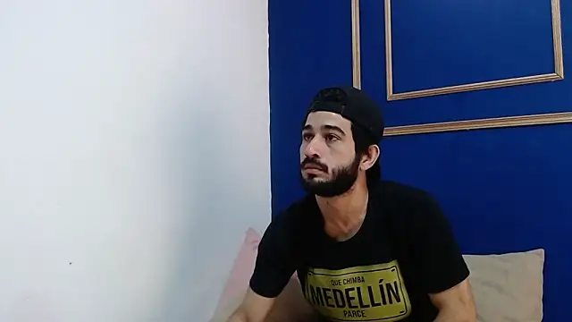 Moon and aaron online show from March 17, 4:17 am