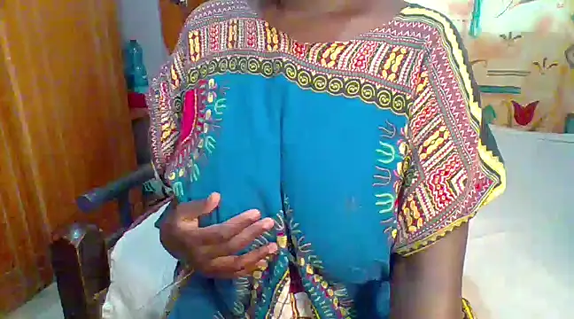 Snapshot of pretty_almah chatting on December 4, 2:48 pm pretty almah online show from December 4, 2:48 pm