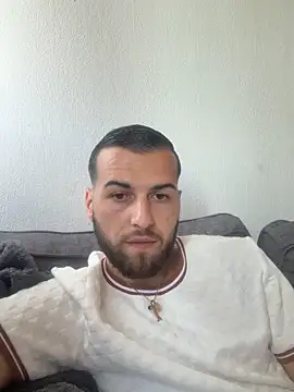 lucasb17 online show from April 18, 4:22 pm