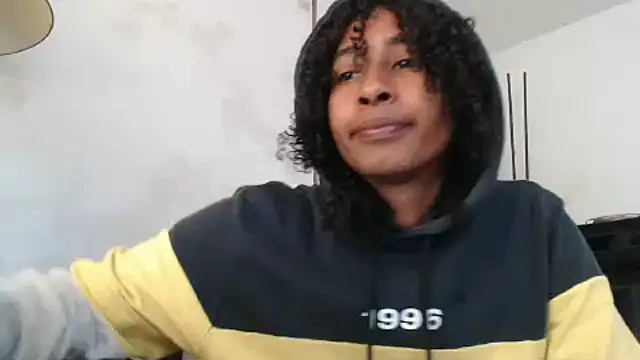 Snapshot of yohatinelly07 chatting on November 16, 4:12 pm yohatinelly07 online show from November 16, 4:12 pm
