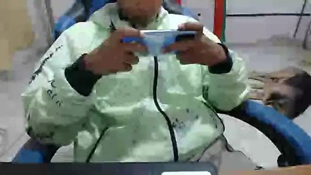 Snapshot of yohatinelly07 chatting on February 3, 8:41 am yohatinelly07 online show from February 3, 8:41 am