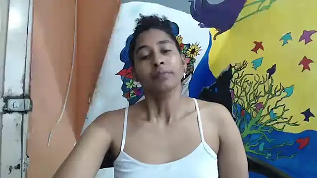 Snapshot of yohatinelly07 chatting on February 5, 8:13 pm yohatinelly07 online show from February 5, 8:13 pm