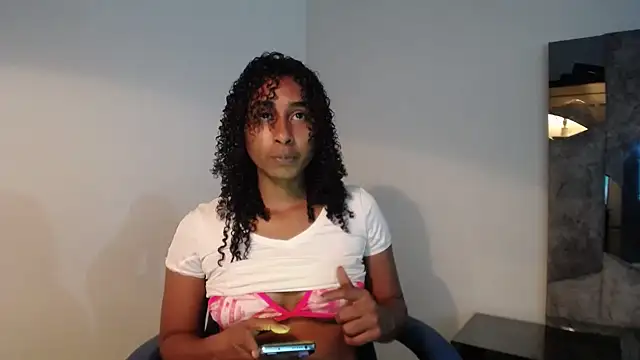 Snapshot of yohatinelly07 chatting on July 21, 10:56 pm yohatinelly07 online show from July 21, 10:56 pm
