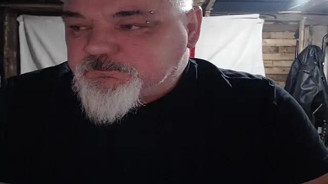 Newfiesausage1972 online show from December 21, 12:34 pm