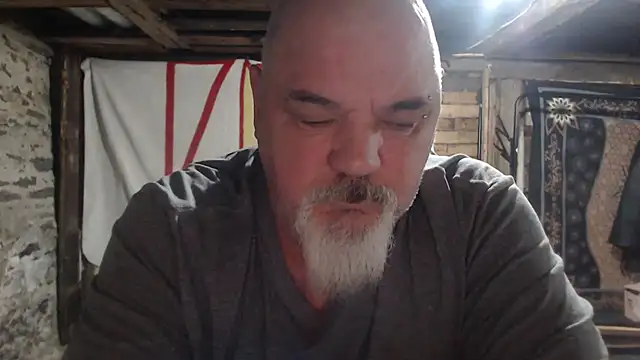 Newfiesausage1972 online show from January 8, 10:39 am