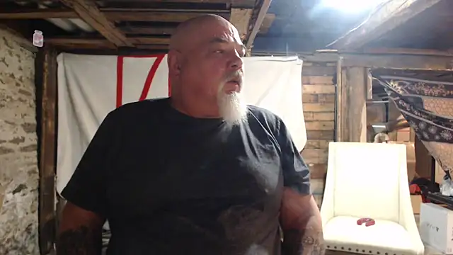 Newfiesausage1972 online show from February 14, 8:55 am