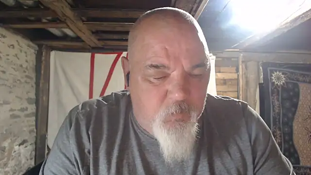 Newfiesausage1972 online show from April 28, 7:24 am