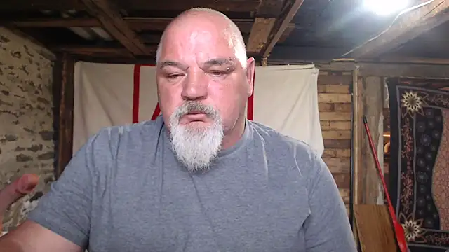 Snapshot of Newfiesausage1972 chatting on May 19, 12:33 pm Newfiesausage1972 online show from May 19, 12:33 pm