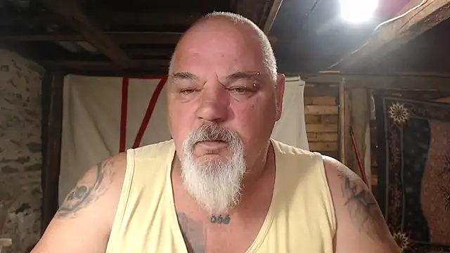 Snapshot of Newfiesausage1972 chatting on May 23, 11:03 am Newfiesausage1972 online show from May 23, 11:03 am