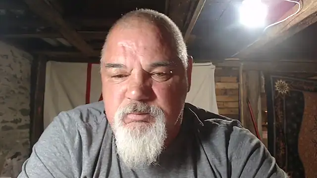Snapshot of Newfiesausage1972 chatting on May 30, 8:11 am Newfiesausage1972 online show from May 30, 8:11 am