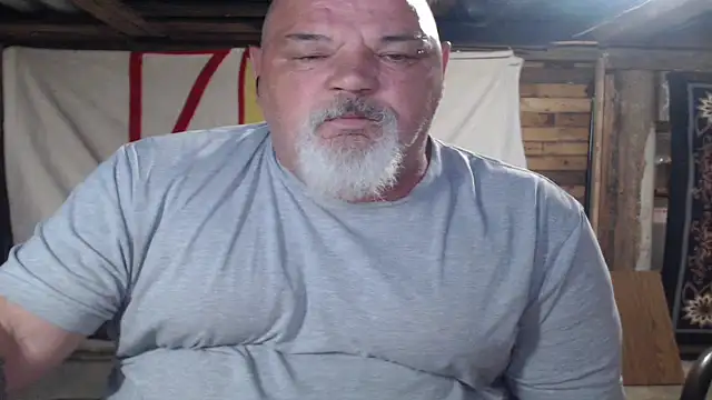 Snapshot of Newfiesausage1972 chatting on June 7, 9:46 am Newfiesausage1972 online show from June 7, 9:46 am