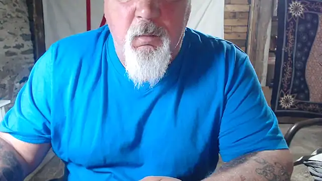 Snapshot of Newfiesausage1972 chatting on June 20, 7:44 am Newfiesausage1972 online show from June 20, 7:44 am
