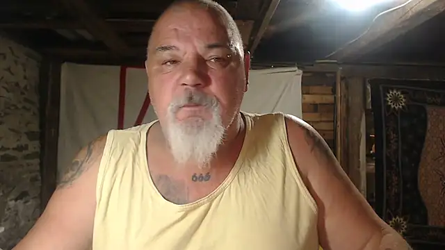 Snapshot of Newfiesausage1972 chatting on June 23, 8:01 am Newfiesausage1972 online show from June 23, 8:01 am