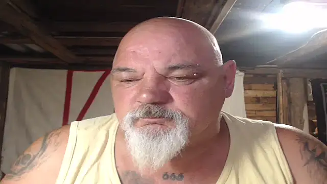 Snapshot of Newfiesausage1972 chatting on June 29, 9:59 am Newfiesausage1972 online show from June 29, 9:59 am