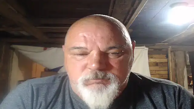 Snapshot of Newfiesausage1972 chatting on July 6, 8:33 am Newfiesausage1972 online show from July 6, 8:33 am