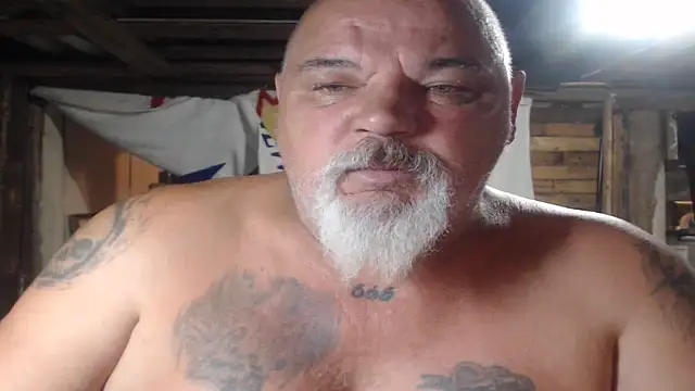 Snapshot of Newfiesausage1972 chatting on July 10, 7:34 am Newfiesausage1972 online show from July 10, 7:34 am