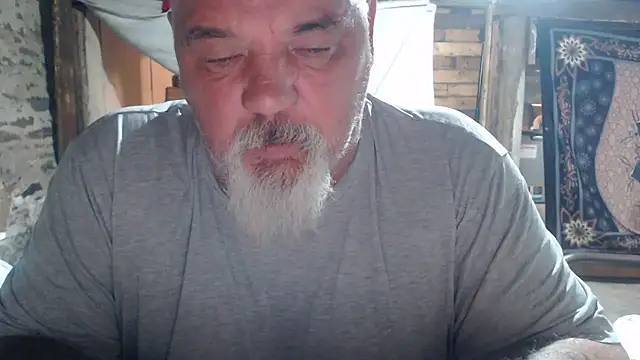 Snapshot of Newfiesausage1972 chatting on July 11, 9:12 am Newfiesausage1972 online show from July 11, 9:12 am