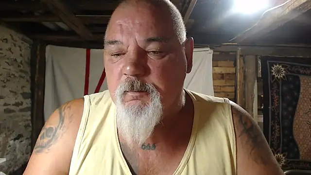 Snapshot of Newfiesausage1972 chatting on July 17, 7:59 am Newfiesausage1972 online show from July 17, 7:59 am