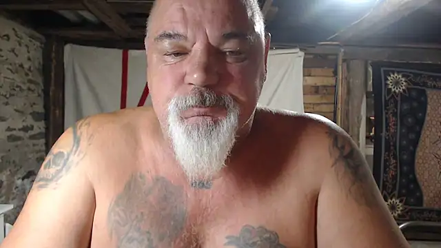 Snapshot of Newfiesausage1972 chatting on July 19, 8:40 am Newfiesausage1972 online show from July 19, 8:40 am