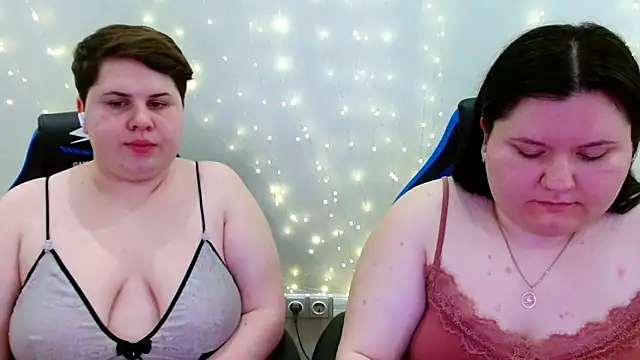 BeckyAndHellen online show from April 29, 7:53 pm