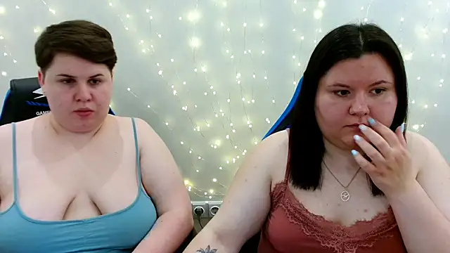 BeckyAndHellen online show from June 11, 10:24 am