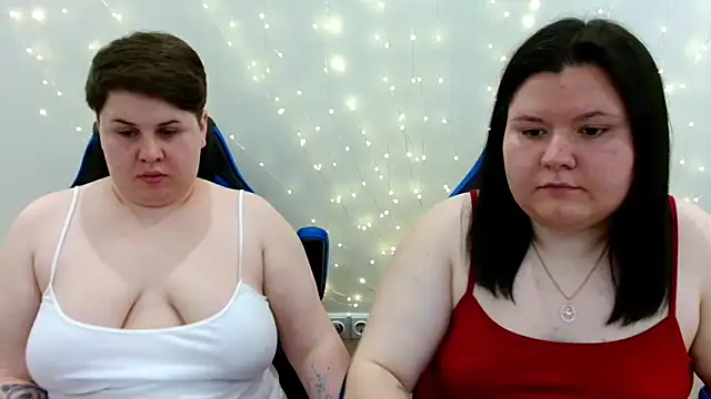 BeckyAndHellen online show from June 12, 10:36 am