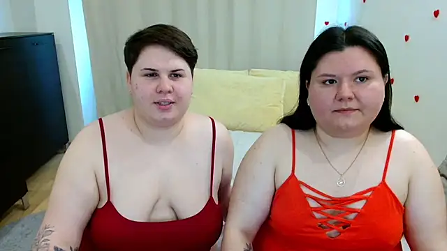 BeckyAndHellen online show from June 16, 11:02 am