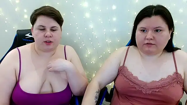 BeckyAndHellen online show from June 29, 8:09 am