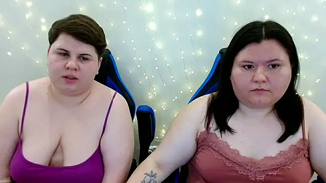 BeckyAndHellen online show from June 29, 10:15 am