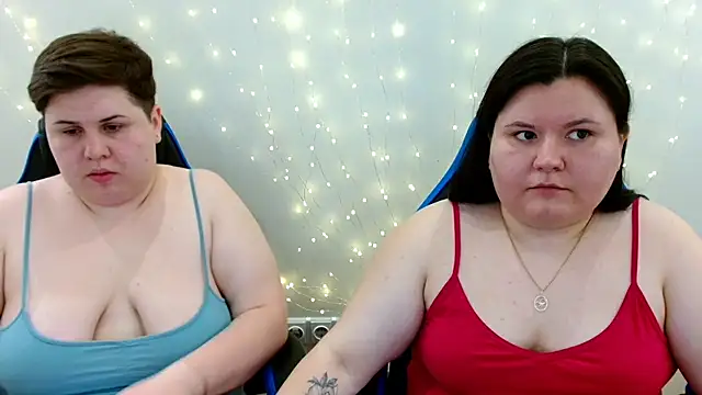 BeckyAndHellen online show from July 4, 9:26 am