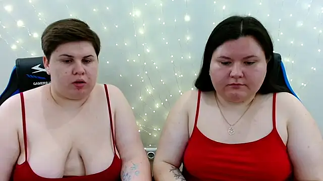 BeckyAndHellen online show from July 18, 7:45 am