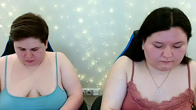 BeckyAndHellen online show from July 28, 8:54 am