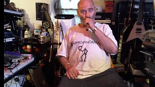 Snapshot of SirGarMack chatting on July 1, 4:18 pm SirGarMack online show from July 1, 4:18 pm