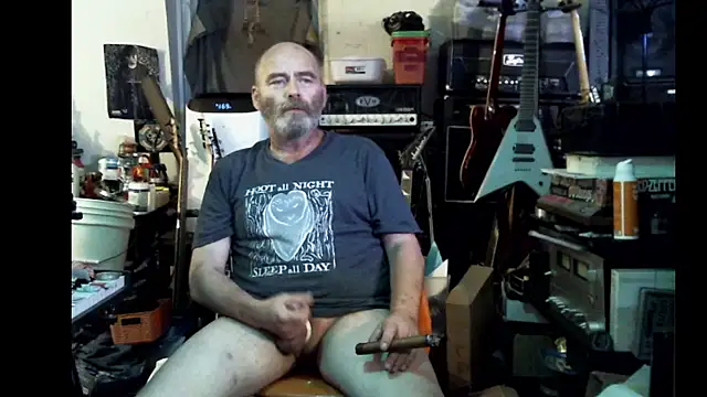Snapshot of SirGarMack chatting on July 7, 6:58 am SirGarMack online show from July 7, 6:58 am